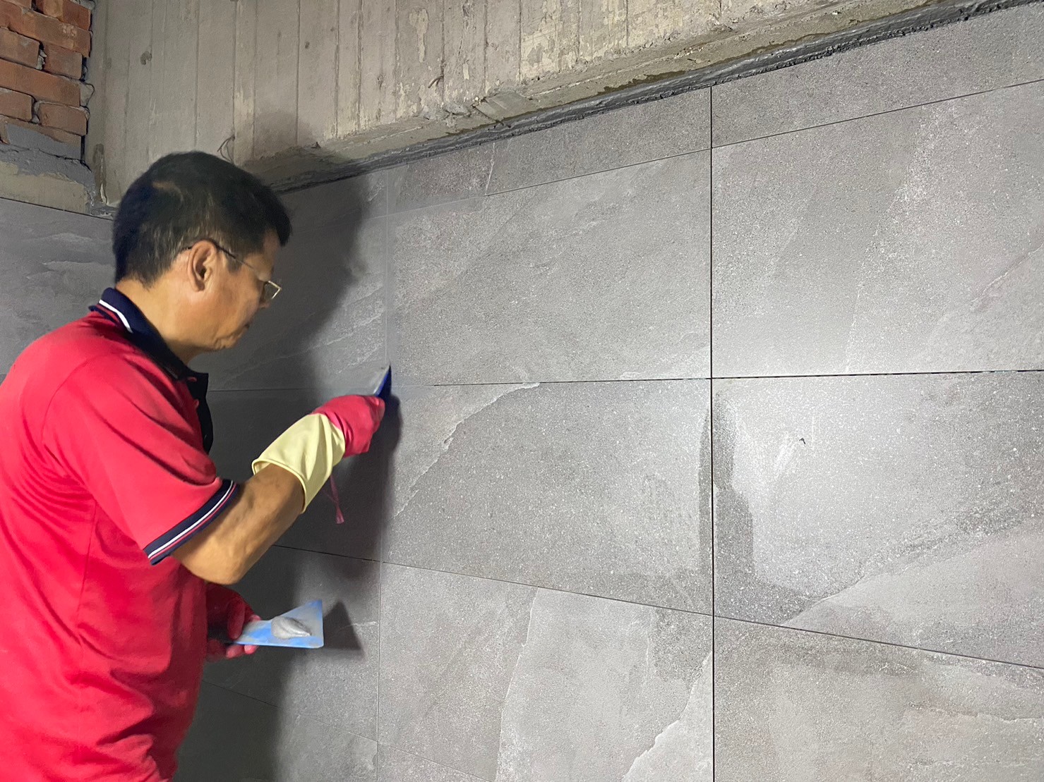 牆磚與地磚鋪貼示意圖